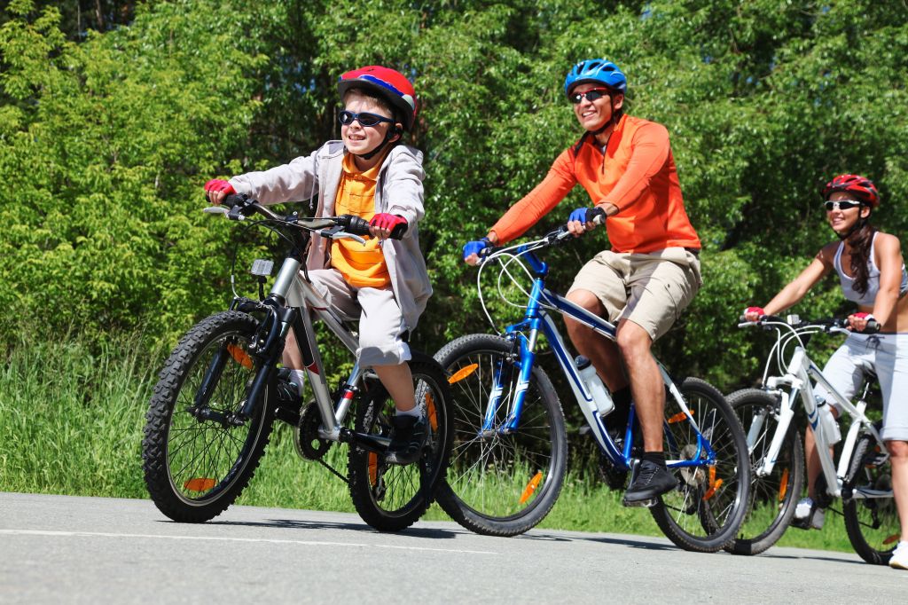 Rodina bicykluje