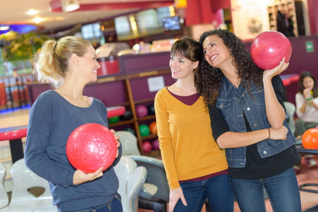ženy na bowlingu